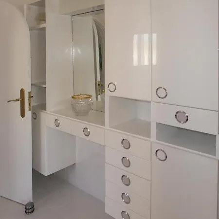 Erika Madeira アパート カニコ